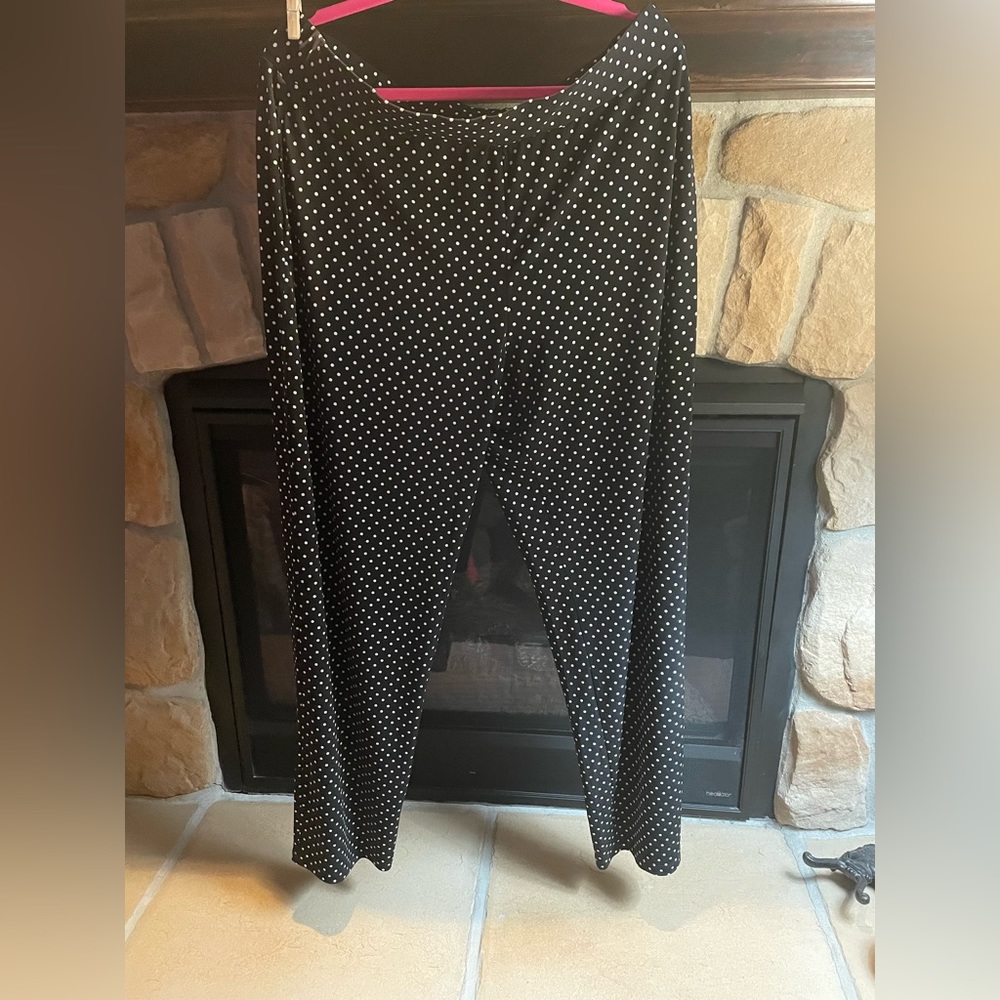 Susan Graver liquid knit pants. Black/white polka dot. Size large
